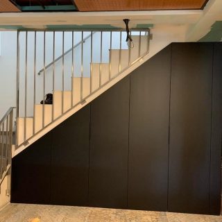 ARMARIO BAJO ESCALERA